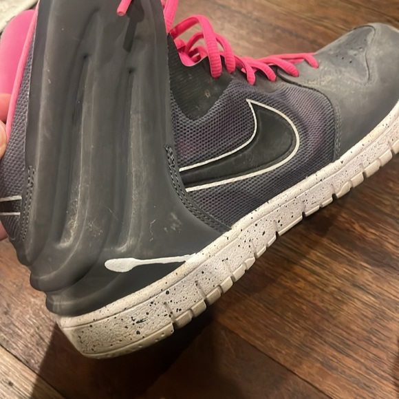 Nike Free Run Mid Sneaker, Size 11 - Picture 5 of 7